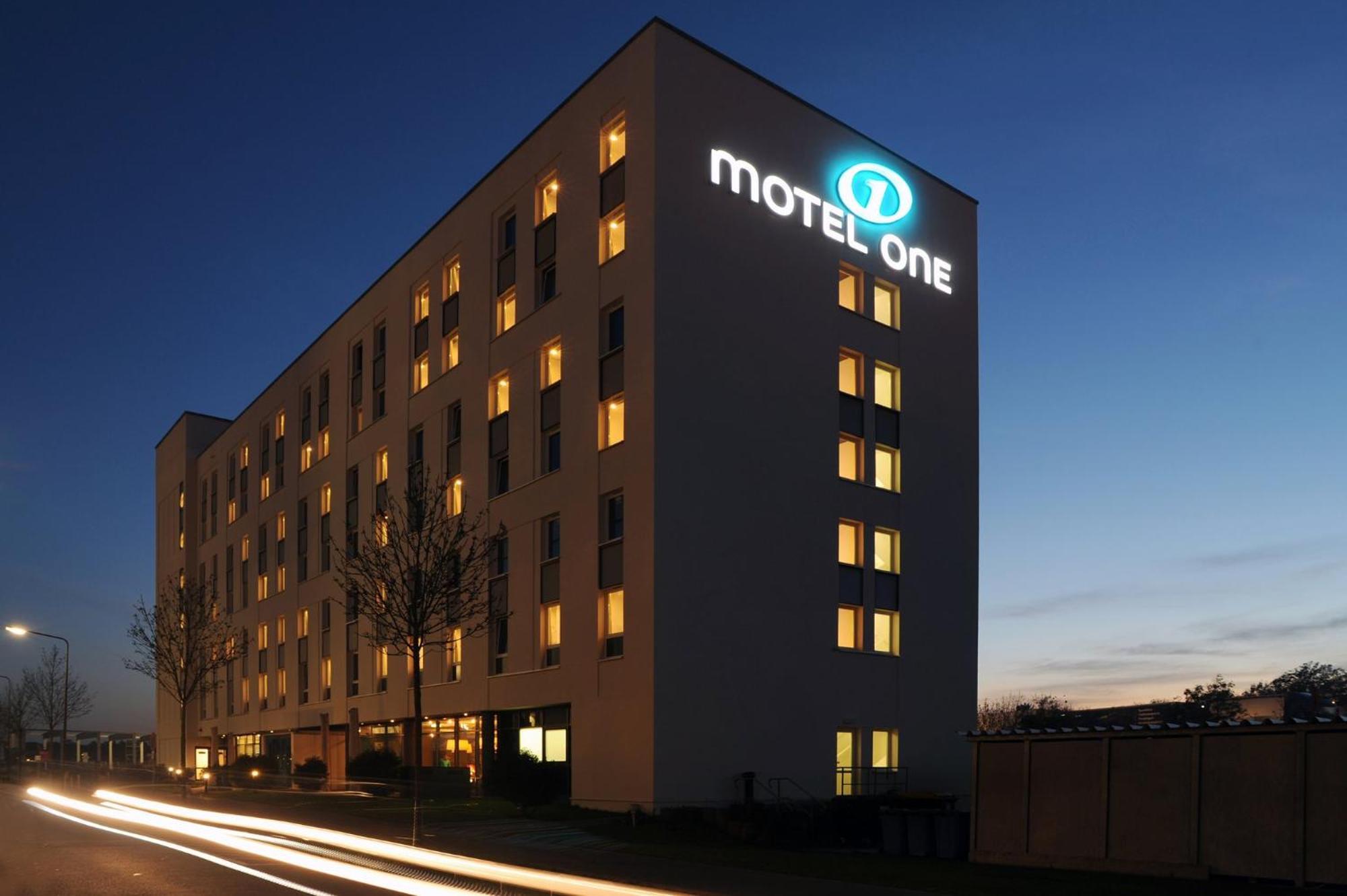 Motel One Frankfurt Airport Frankfurt am Main Exterior photo